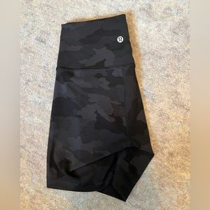 Lululemon black camo wunder shorts